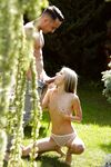 Thin Russian gina gerson anally gefickt im offenen feld mit raul costa