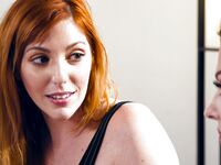 Souveräne syre und lauren phillips spielen wild lesbische Spiele mit großen Titten und rasierten Muschi im Bett