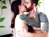 Tattored Hure cam Schaden tief gefickt und genossen