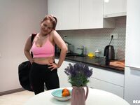 Mary Süßigkeiten nach blowjob gefickt von hinten
