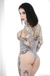 Tattoed nymphoman joanna angel kann nicht warten, um von romi regen gelegt werden