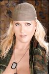Laura Orsolya - Heißer Soldat Milf