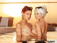Elsa Jean, Emily Willis - Lesbisches Lecken