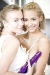 Veronica Leal und Aislin lecken sich gegenseitig