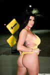 Romi Rain entführte Milf