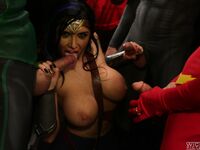 Romi Rain die Superheldin gefickt