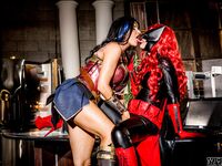 Charlotte Stokely und Romi Rains Cosplay lesbisch