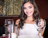 Emily Willis beim Sex im Restaurant