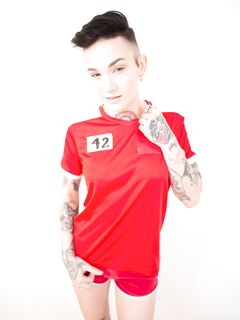 Nikki Hearts - Tätowierte Schlampe