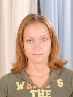 Kathia Nobili und der Glasdildo