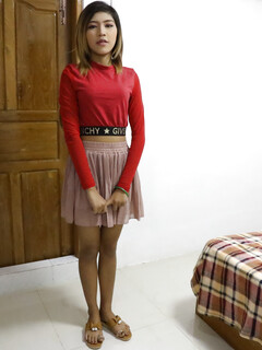 Jhenn die junge asiatische Teenagerin