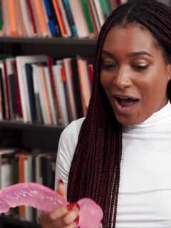 Addis Fouche beim Sex in der Bibliothek