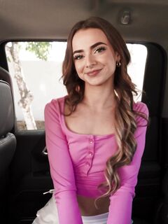 Nikki Nicole slender teen körper in und aus dem auto bekommt hart sex