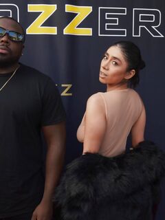 Violet Myers saugen und reitet das große schwarze Holz zu einem drehenden Orgasmus