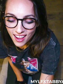 Tabby Nonames dicker, throbbing Schwanz wird gesaugt und in POV gefickt