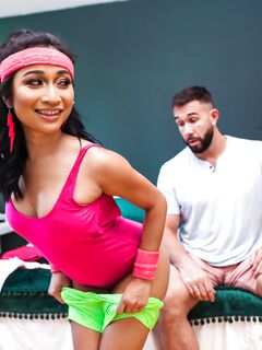 Frech asiatisch Mädchen Avery Black gefickt in verschiedenen Positionen