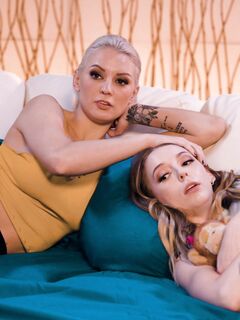 Kenzie taylor und lily larimar genießen lecken einander die Rasur Muschi