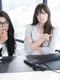 Alison Rey und Gina Valentina bei der Arbeit