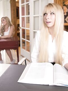 Kenzie Reeves und Kali Roses und Emily Willis sind die Lesben der Schule