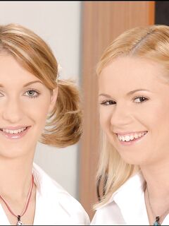 Yasmine Gold und ihre jugendliche Freundin